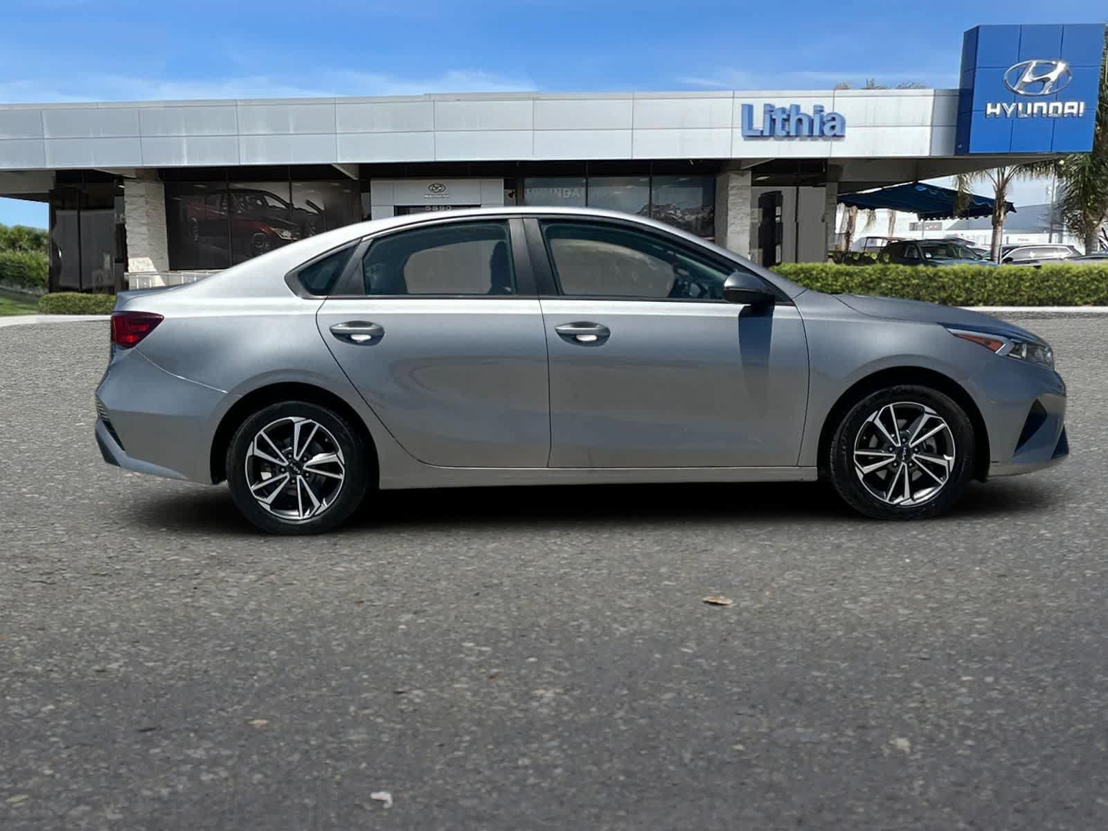 Used 2022 Kia Forte LXS w/ LXS Technology Package FWD image 9