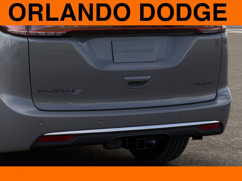 New 2025 Chrysler Pacifica Limited w/ Trailer Tow Group FWD image 13