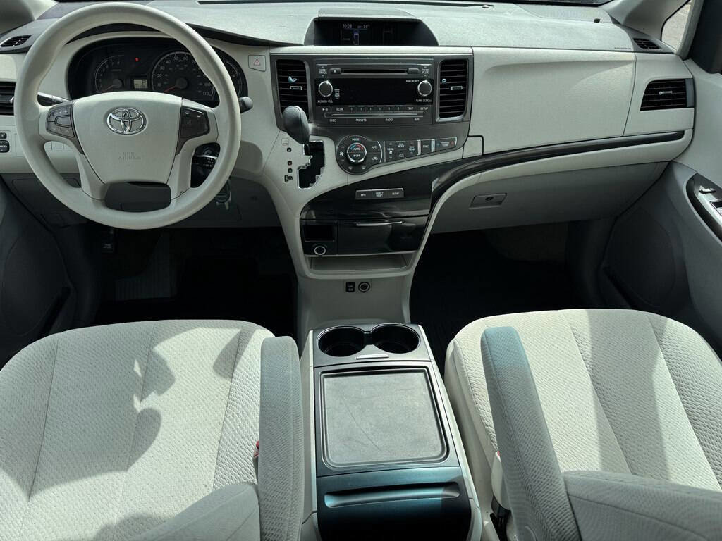 Used 2013 Toyota Sienna LE w/ Towing Pkg FWD image 13