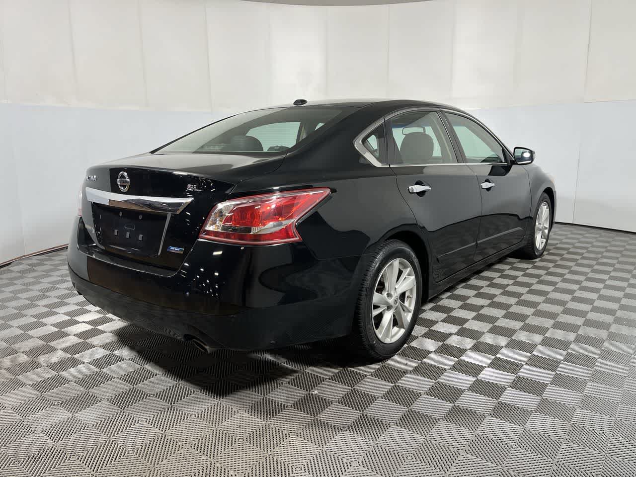 Used 2013 Nissan Altima 2.5 SL w/ Technology Pkg FWD image 8