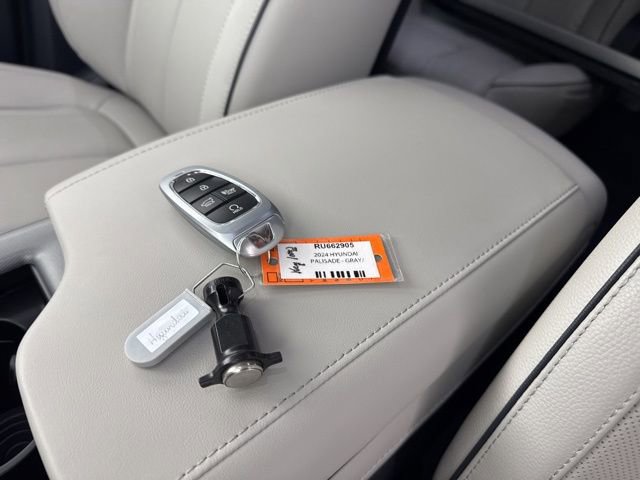 Used 2024 Hyundai Palisade Limited AWD/4WD image 36