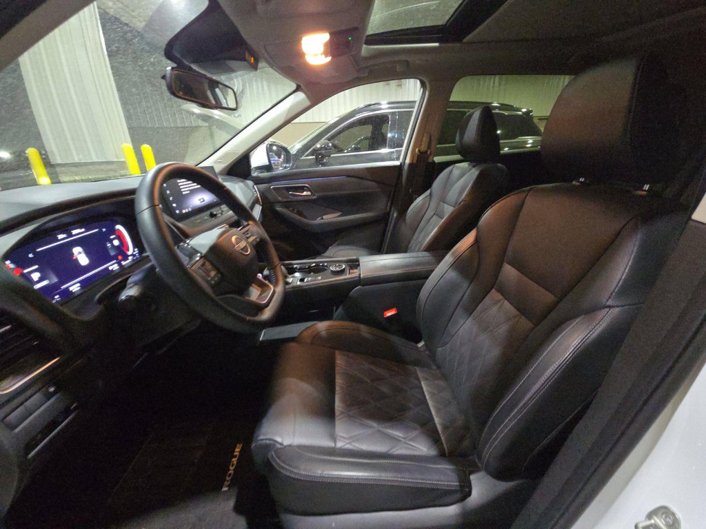 Used 2025 Nissan Rogue Platinum image 6