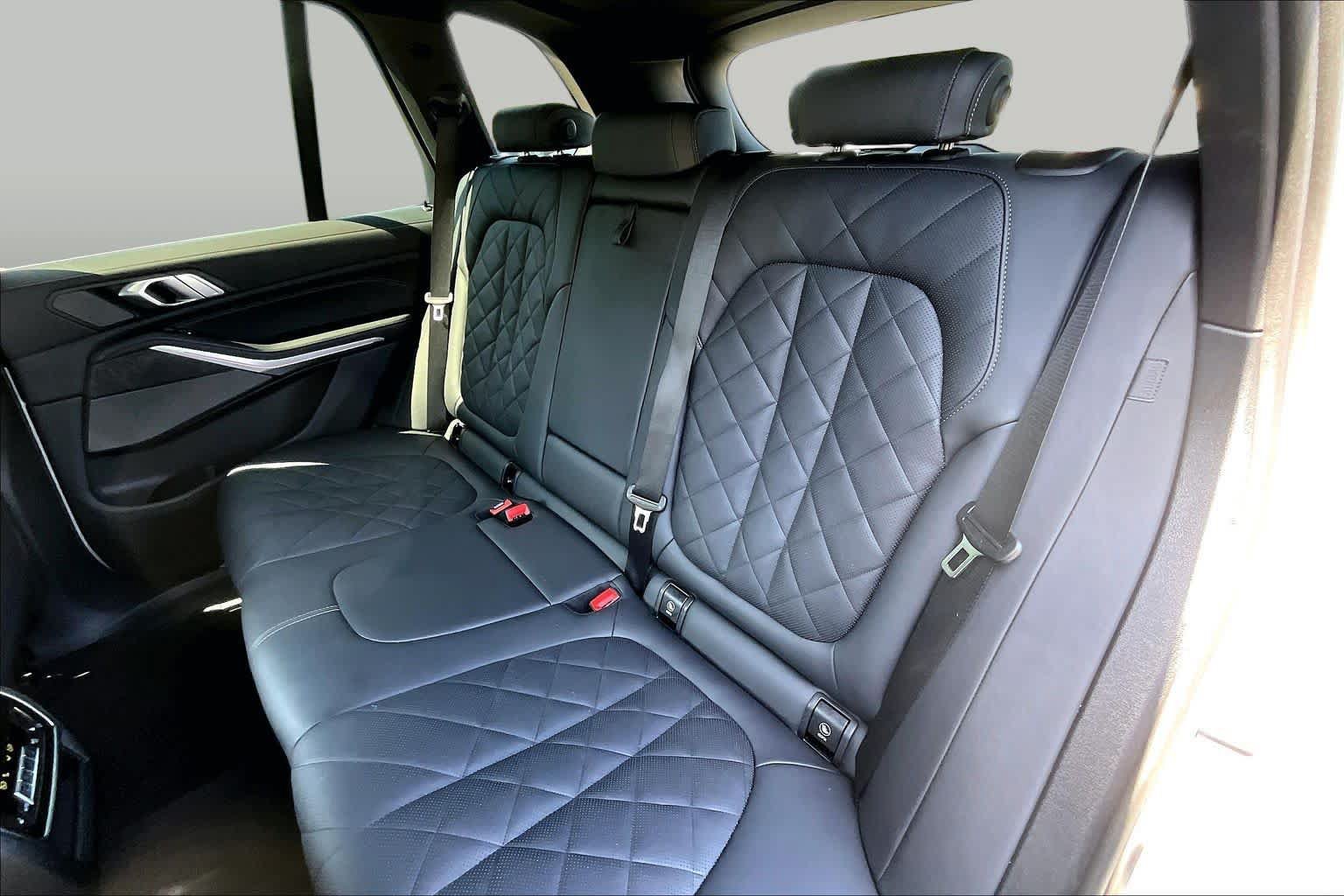 Used 2024 BMW X5 sDrive40i w/ Premium Package RWD image 21