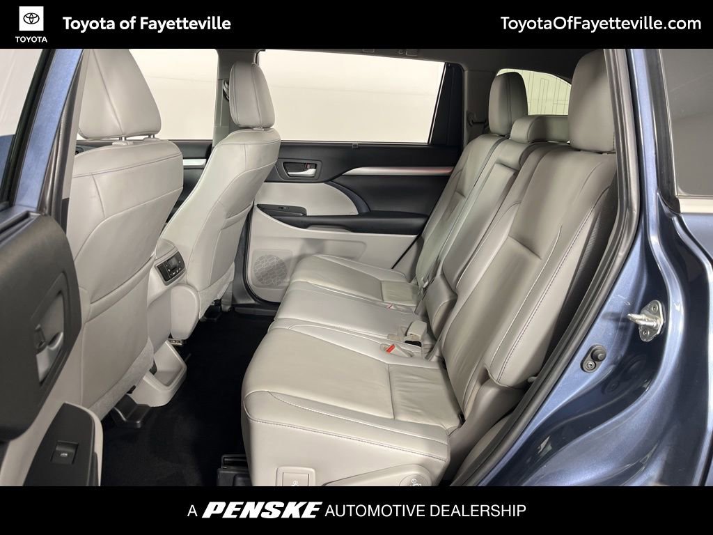 Used 2019 Toyota Highlander XLE FWD image 24