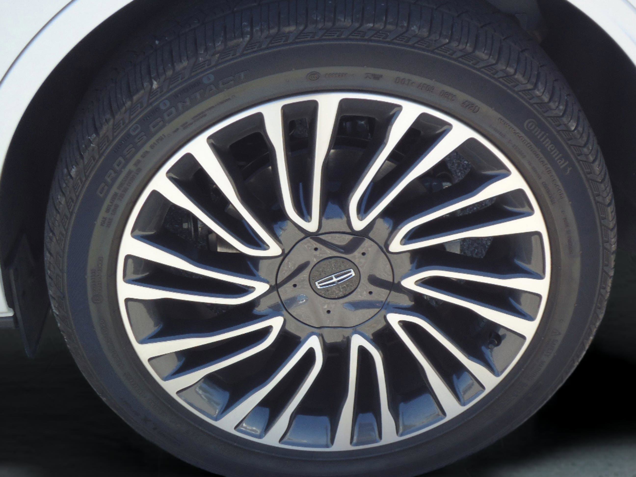 Used 2022 Lincoln Corsair AWD w/ Equipment Group 101A image 9