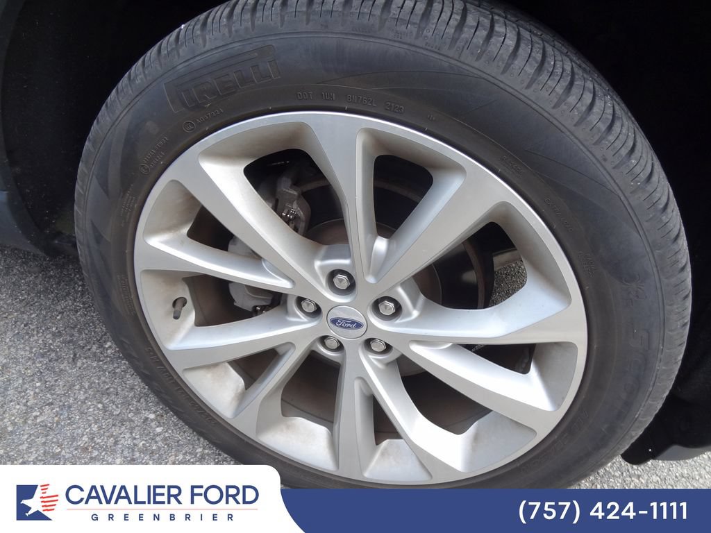 Used 2023 Ford Explorer Platinum w/ Technology Package AWD/4WD image 15