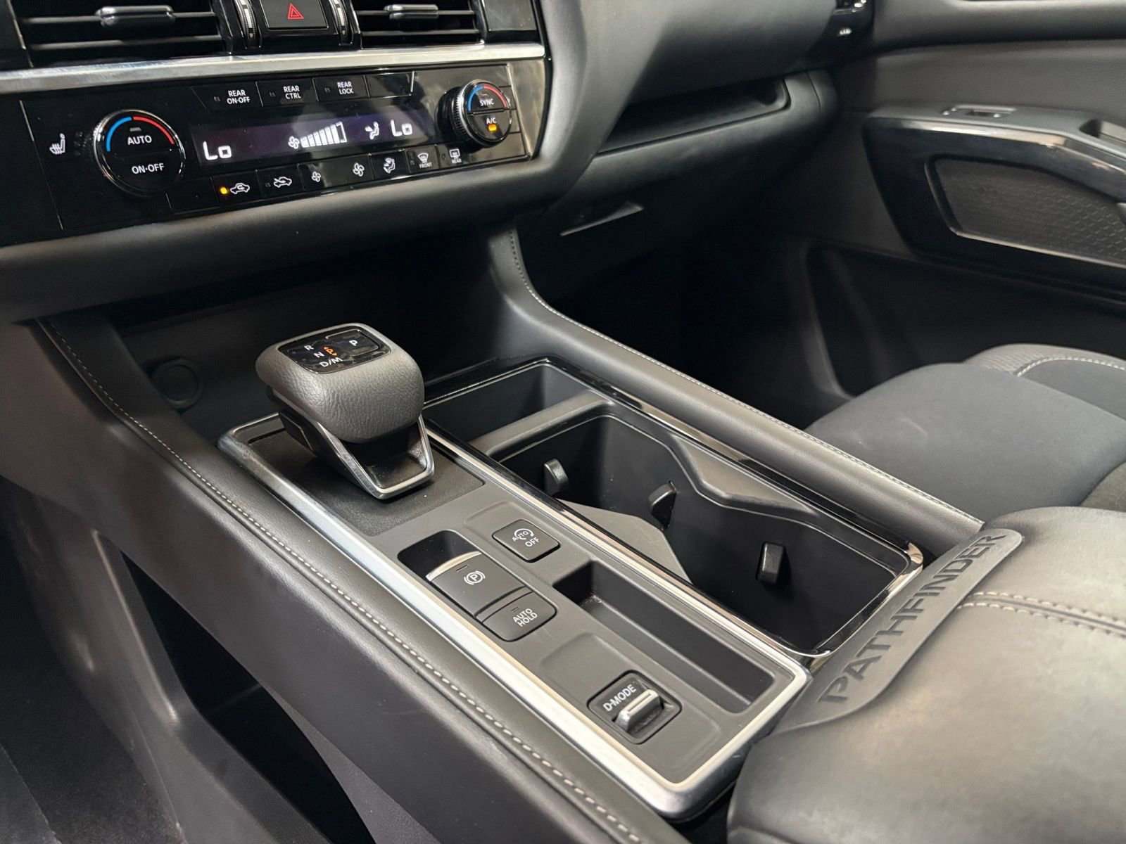 Used 2025 Nissan Pathfinder SV FWD image 44