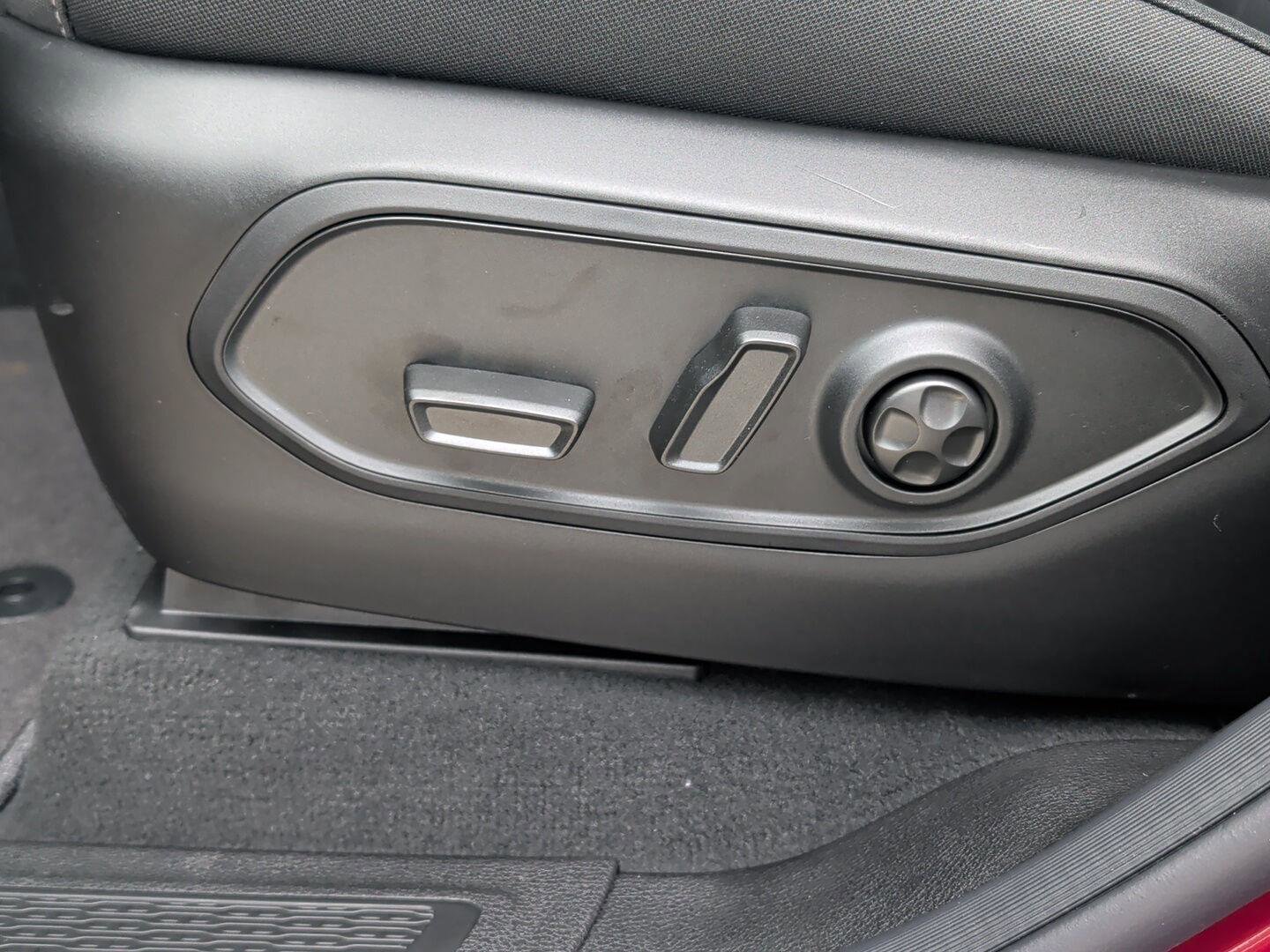 New 2025 Jeep Grand Cherokee Laredo image 12