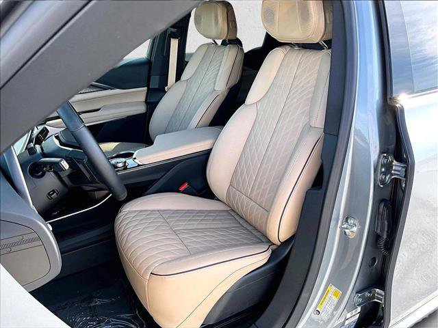 Certified 2025 Cadillac Lyriq Luxury image 27