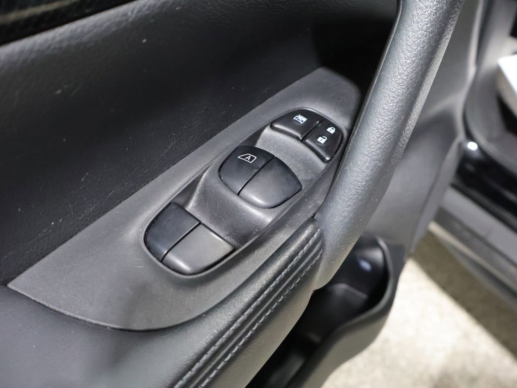 Used 2017 Nissan Rogue SL image 14