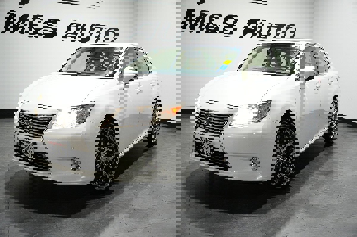 Used 2015 Lexus ES 350 w/ Luxury Package image 2