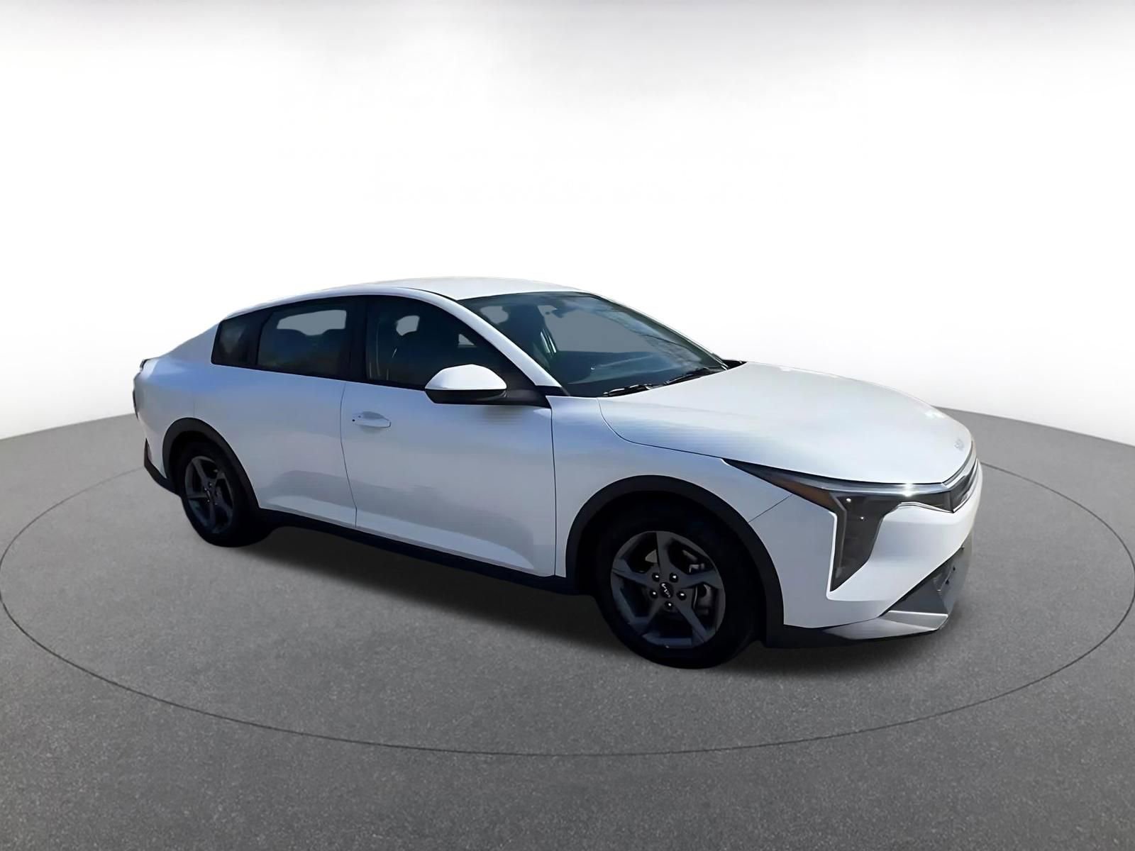 Used 2025 Kia K4 LXS FWD image 2