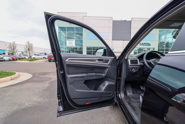 Used 2018 Volkswagen Atlas SEL w/ R-Line Package image 34