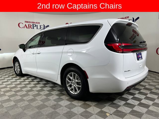 Used 2024 Chrysler Pacifica Touring-L image 8