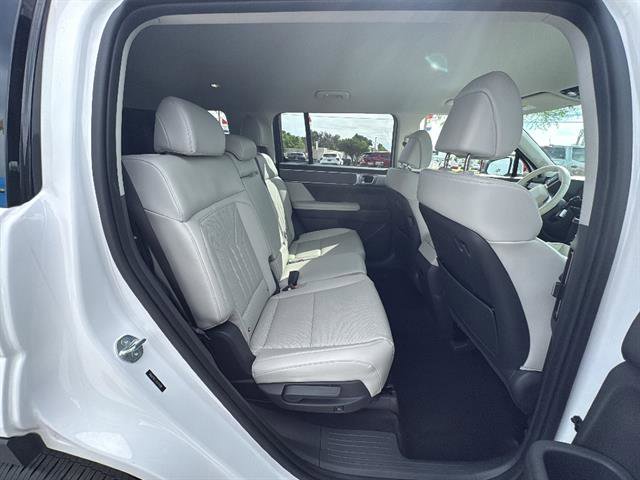 Used 2025 Hyundai Santa Fe SEL FWD image 15