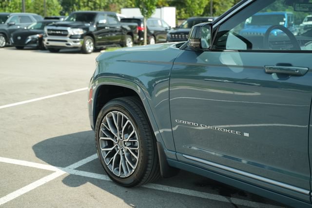 New 2026 Jeep Grand Cherokee Summit w/ MOPAR Finishing Package AWD/4WD image 42