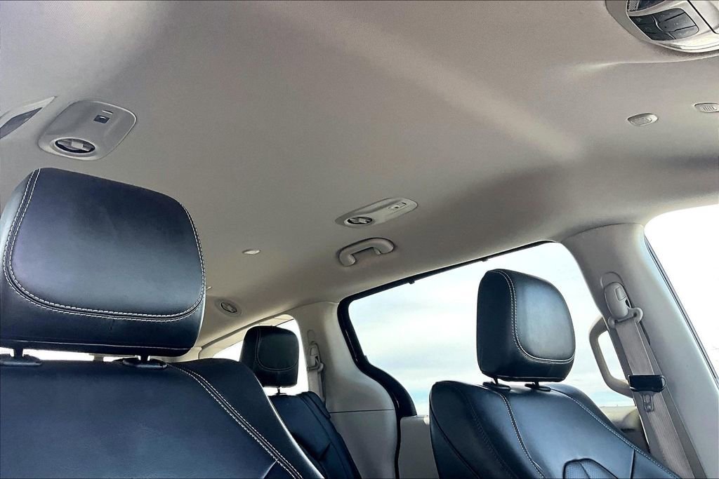 Used 2023 Chrysler Pacifica Touring-L image 20