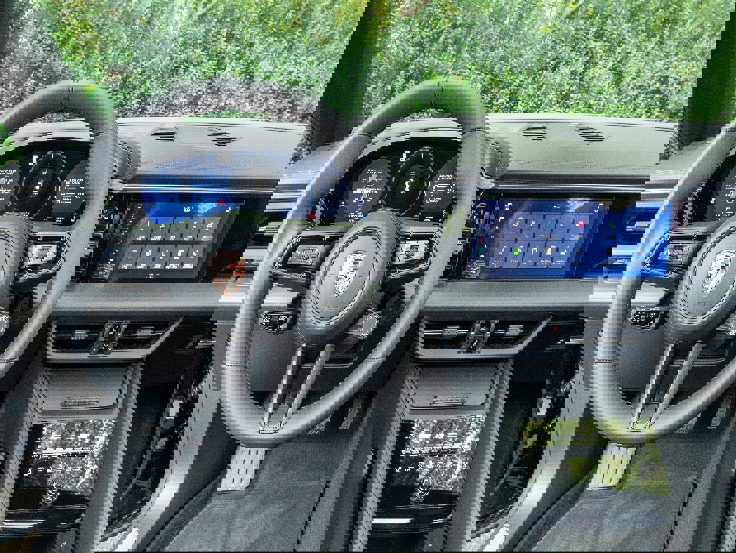 New 2025 Porsche Macan 4 Electric image 17