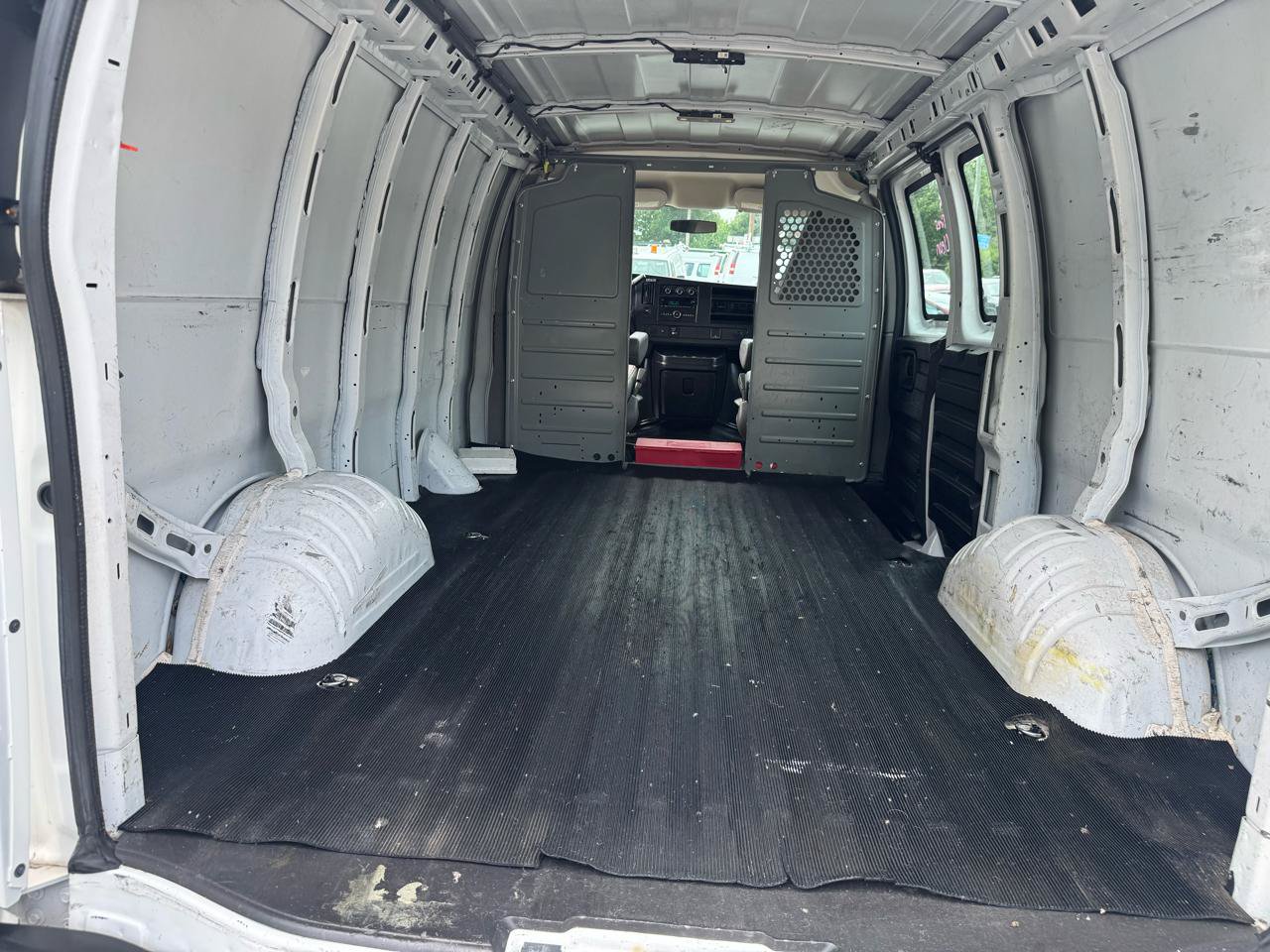 Used 2017 GMC Savana 2500 RWD image 19