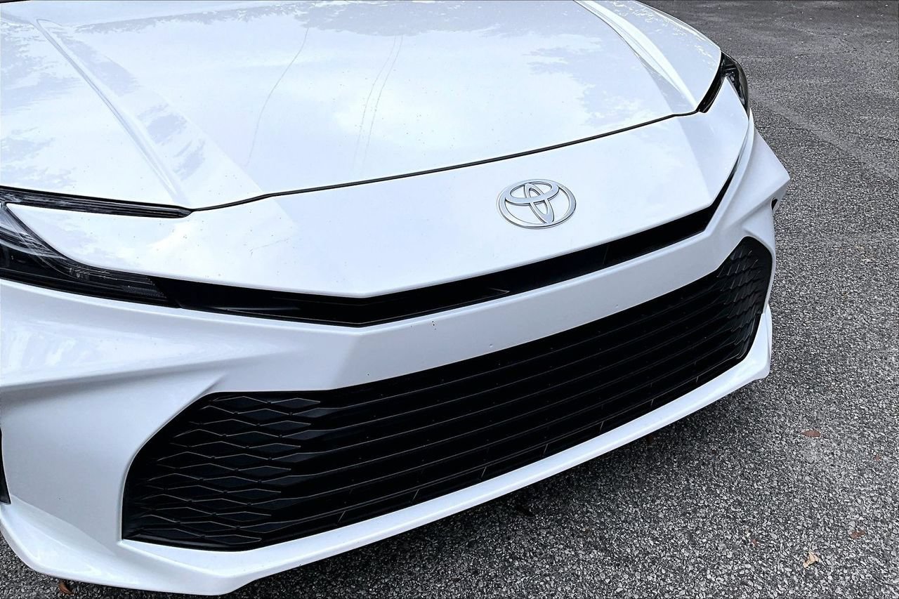 Used 2025 Toyota Camry LE FWD image 33