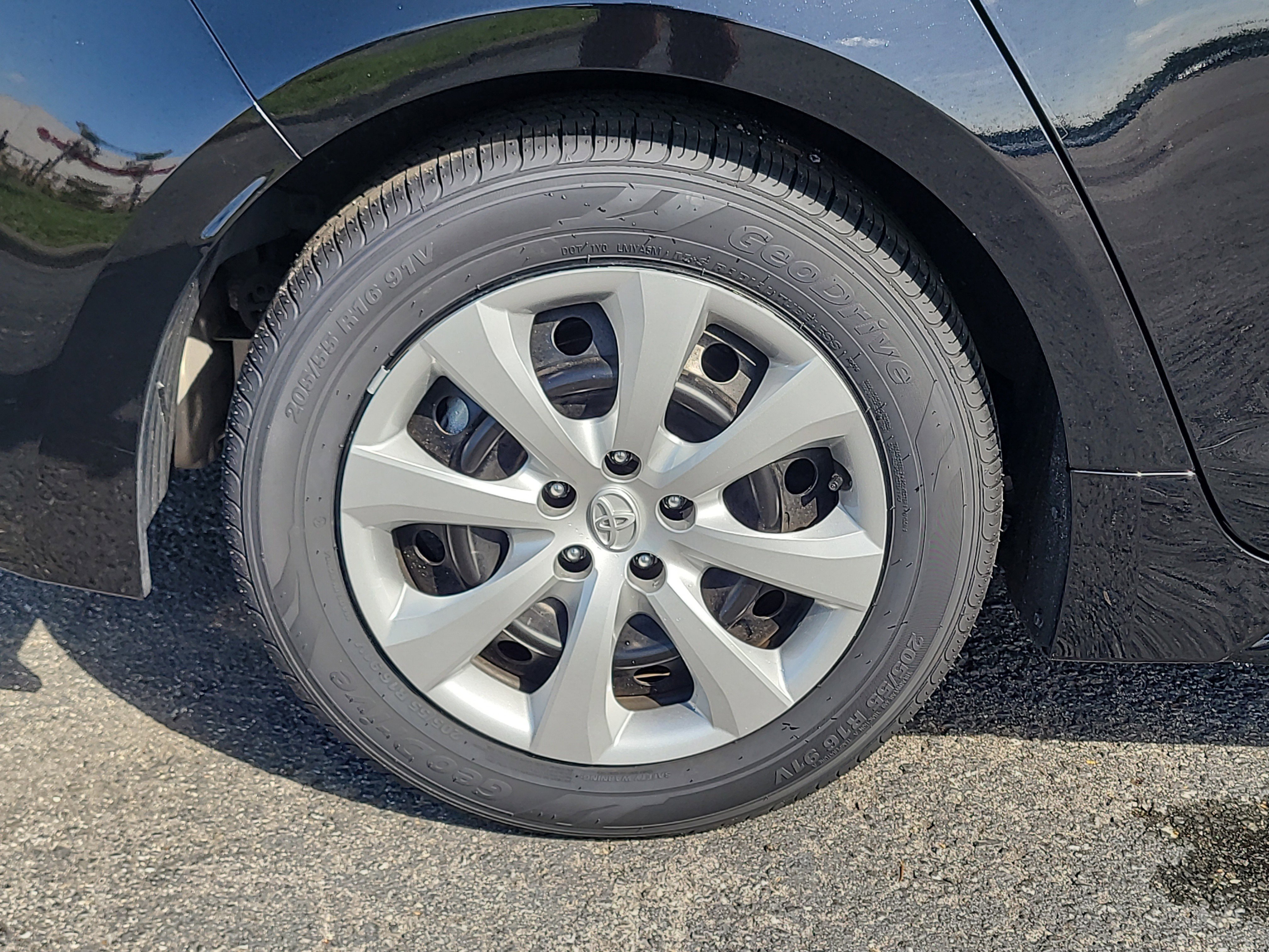 Used 2024 Toyota Corolla LE image 9