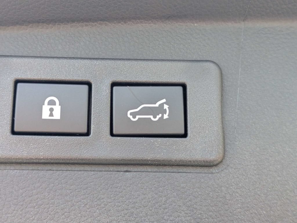 Certified 2025 Subaru Outback Premium AWD/4WD image 15