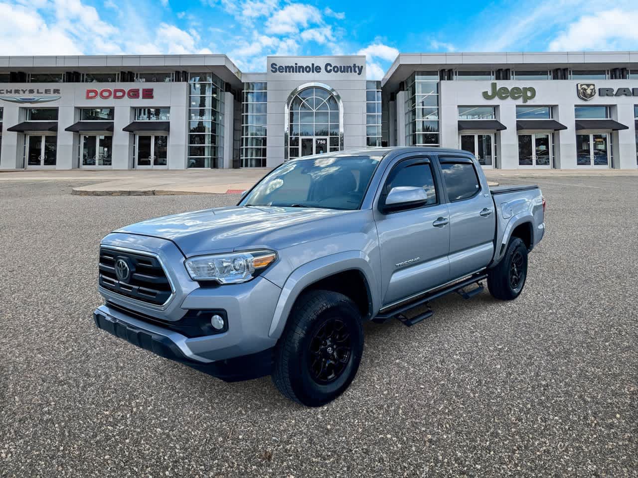 Used 2019 Toyota Tacoma SR5 RWD image 1