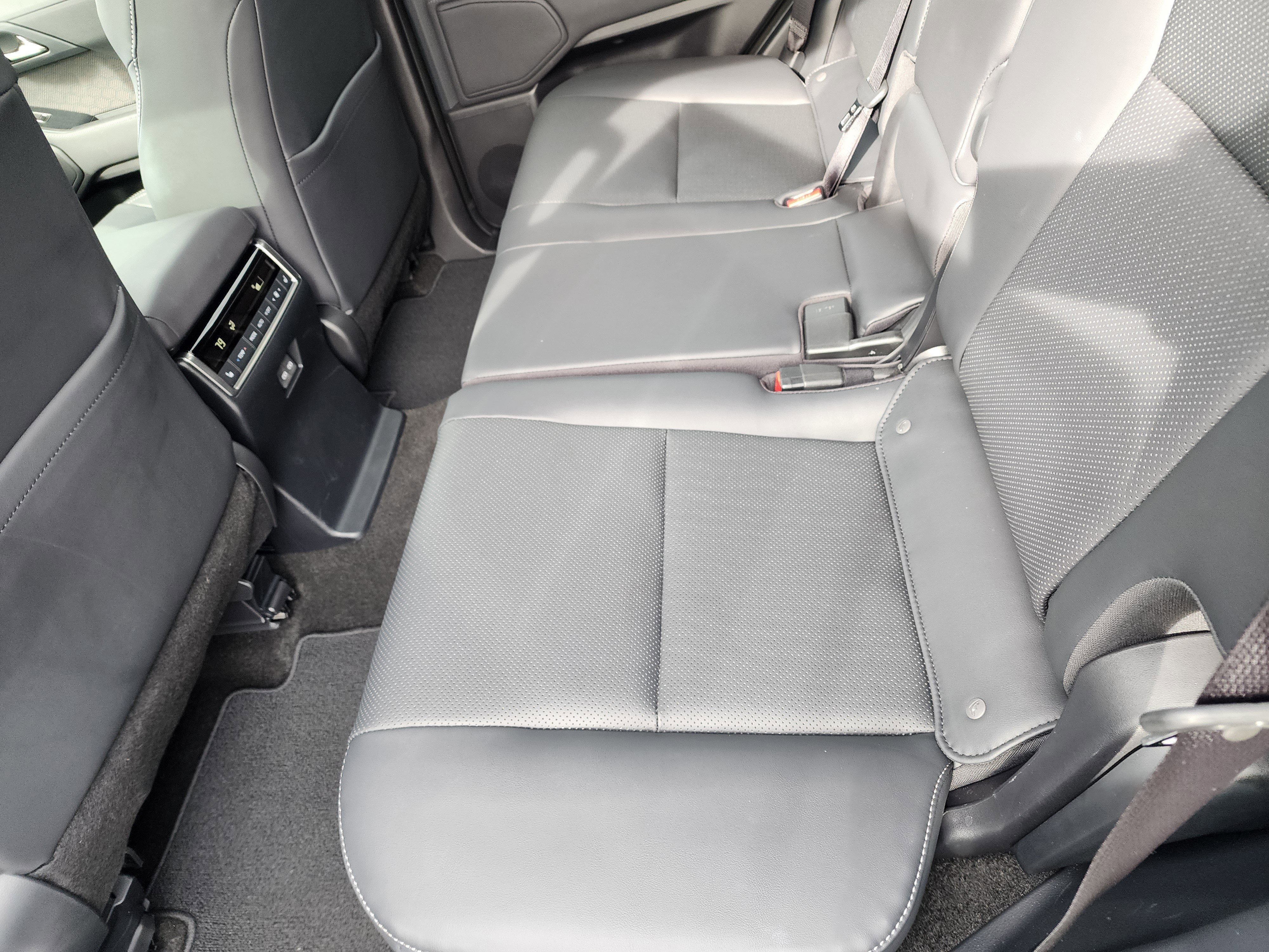 Used 2025 Lexus GX 550 w/ Cold Area Package AWD/4WD image 12