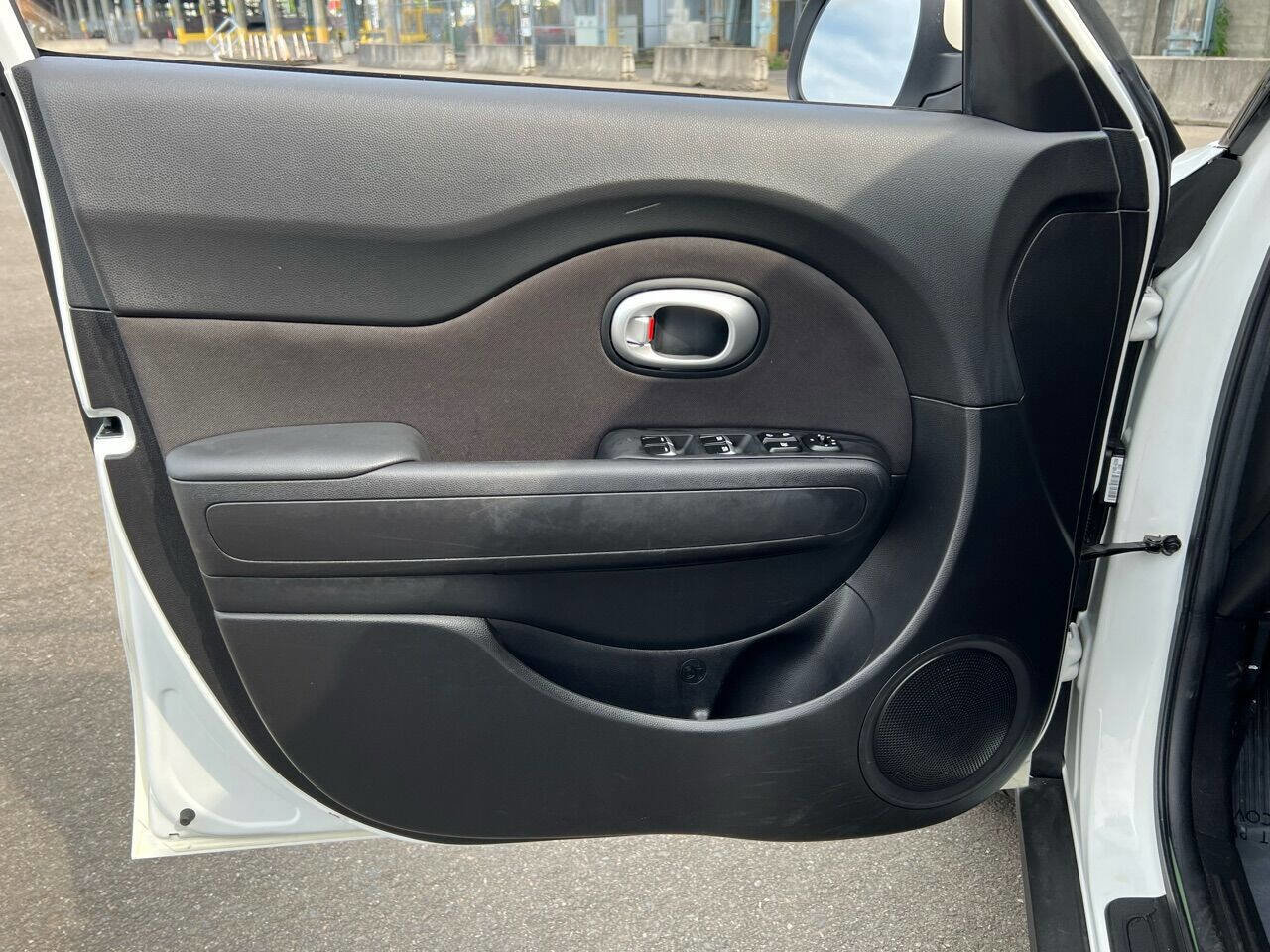 Used 2018 Kia Soul + image 17