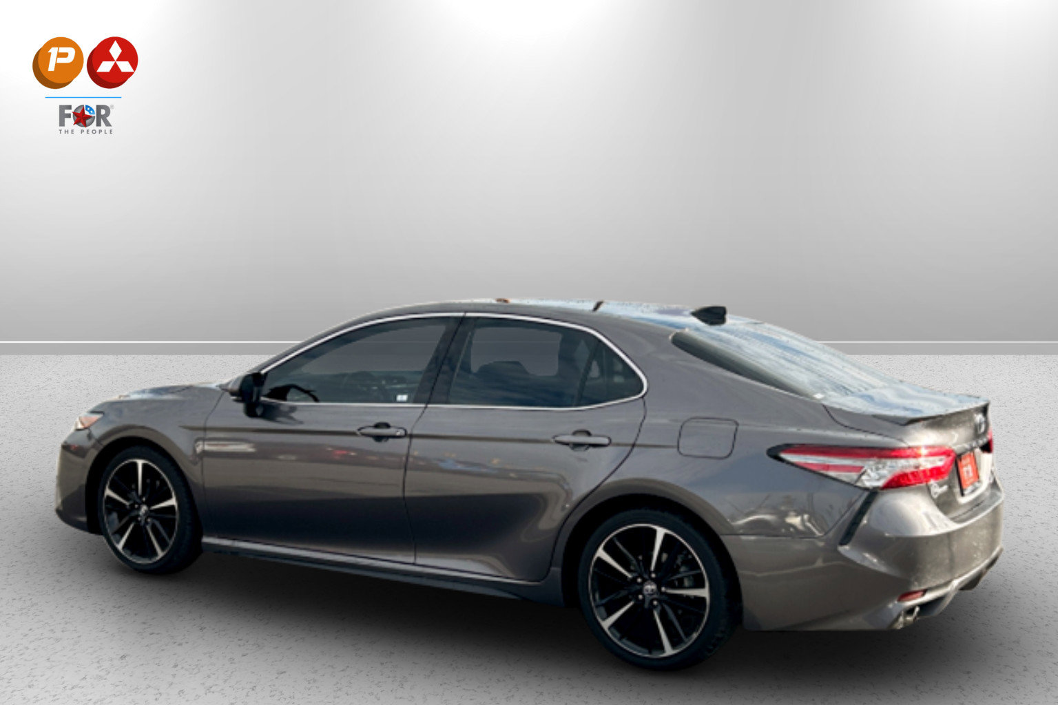 Used 2018 Toyota Camry XSE image 7