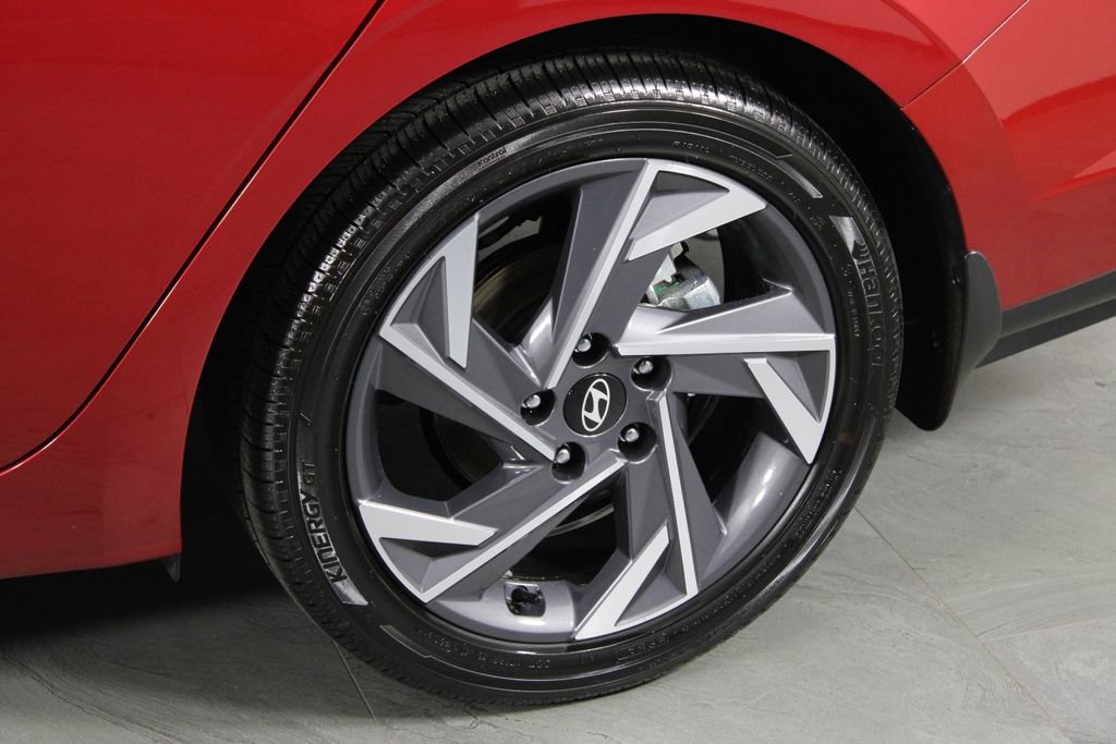 Certified 2025 Hyundai Elantra Limited image 11