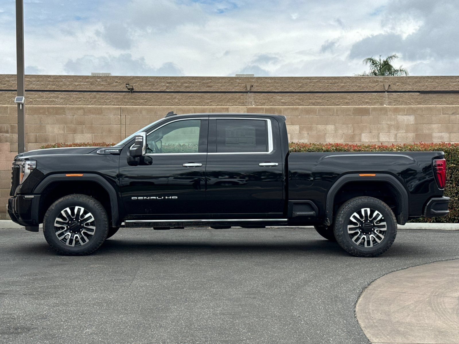 New 2026 GMC Sierra 2500 Denali Ultimate AWD/4WD image 7