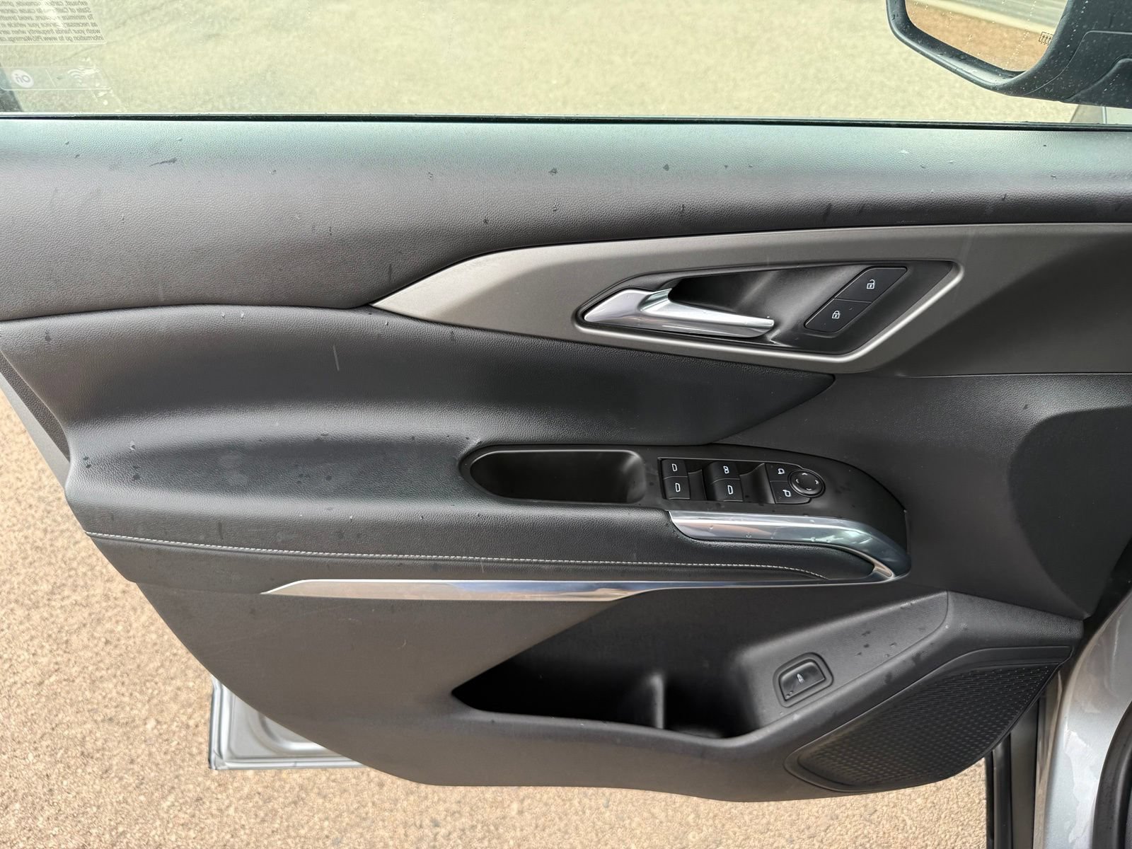 Certified 2025 Chevrolet Traverse LT FWD image 11