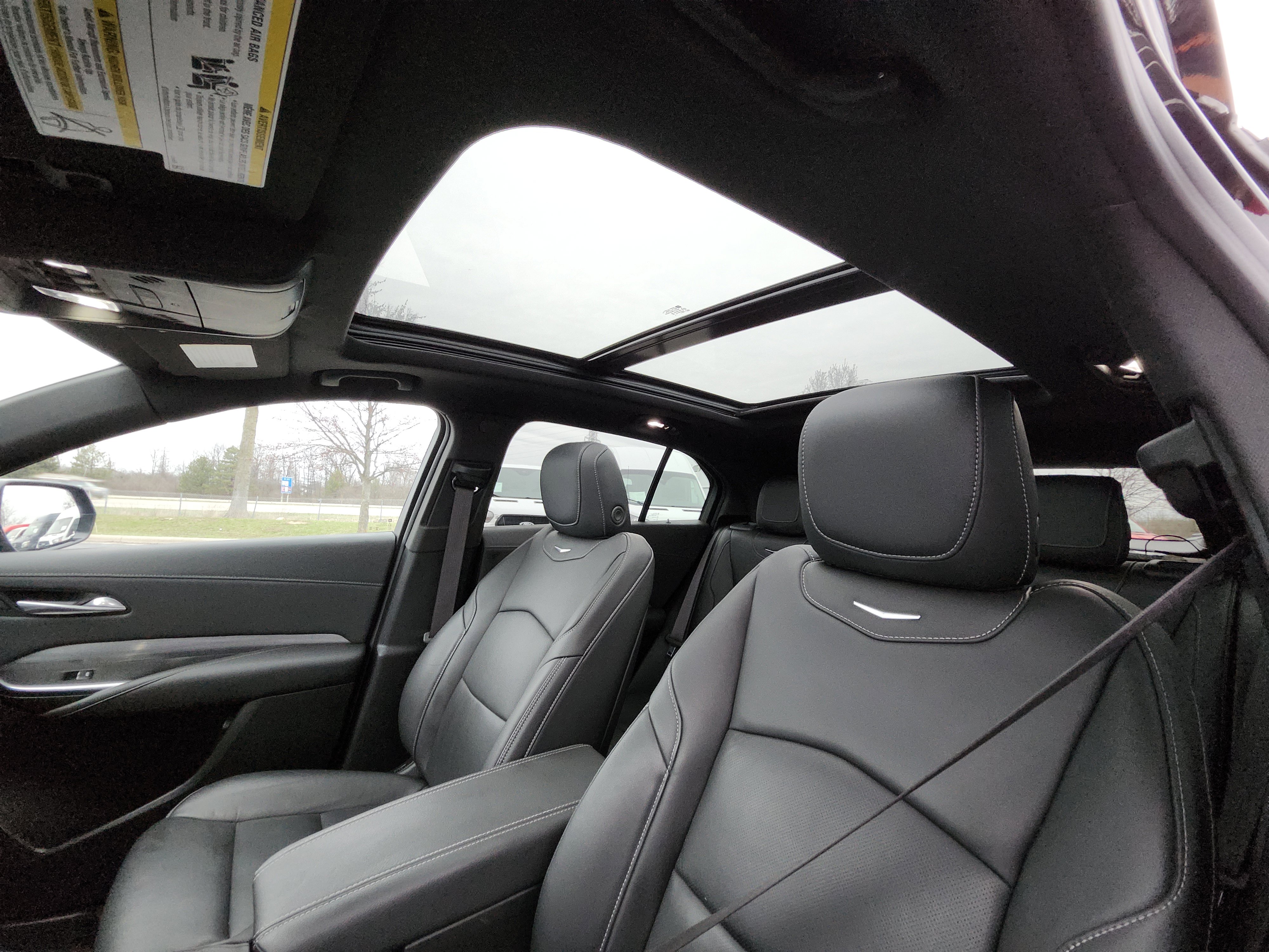 Used 2024 Cadillac XT4 Premium Luxury image 2