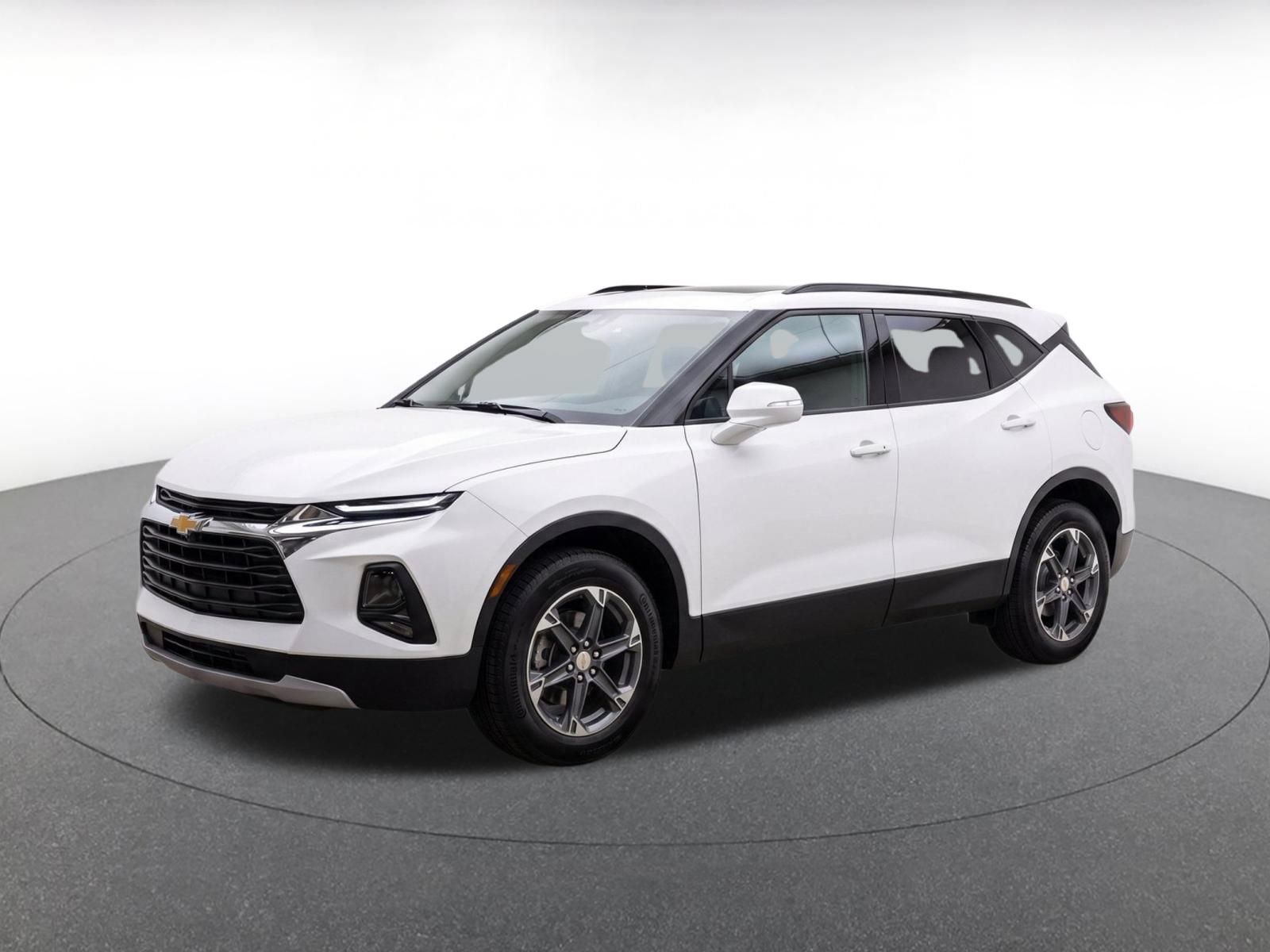 Used 2026 Chevrolet Blazer LT FWD image 3