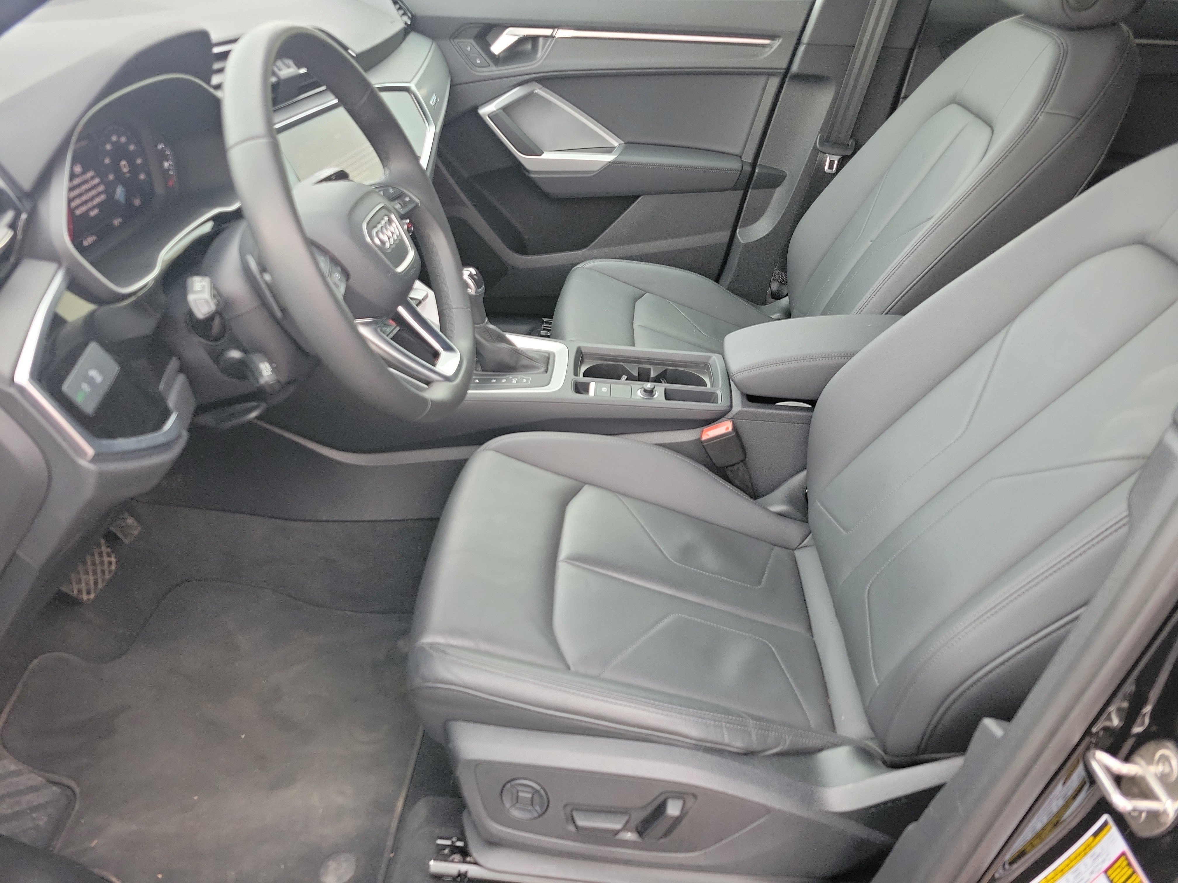 Used 2025 Audi Q3 2.0T Premium image 4