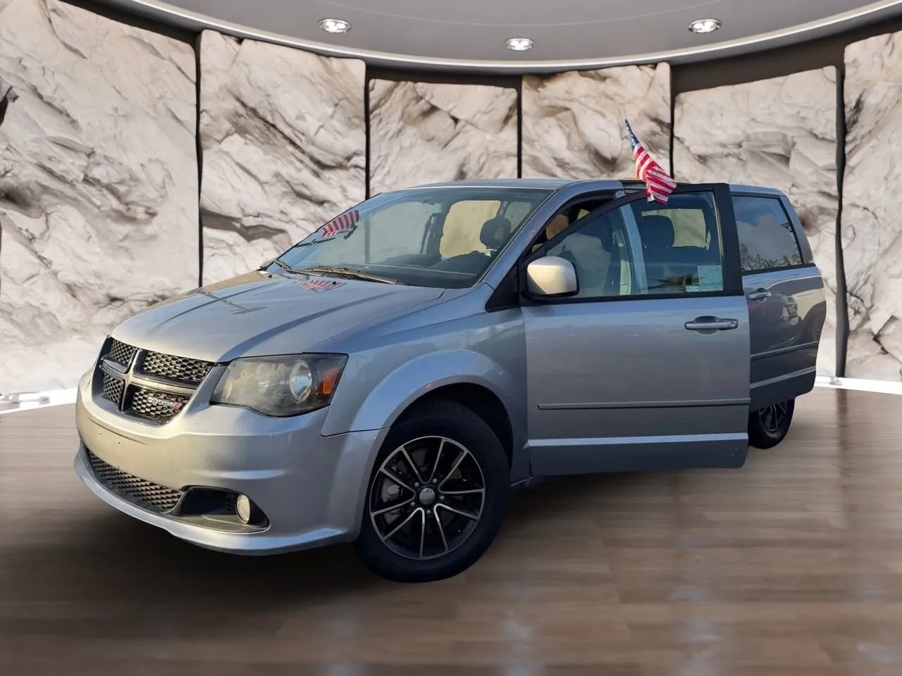 Used 2015 Dodge Grand Caravan SXT w/ Blacktop Package image 10