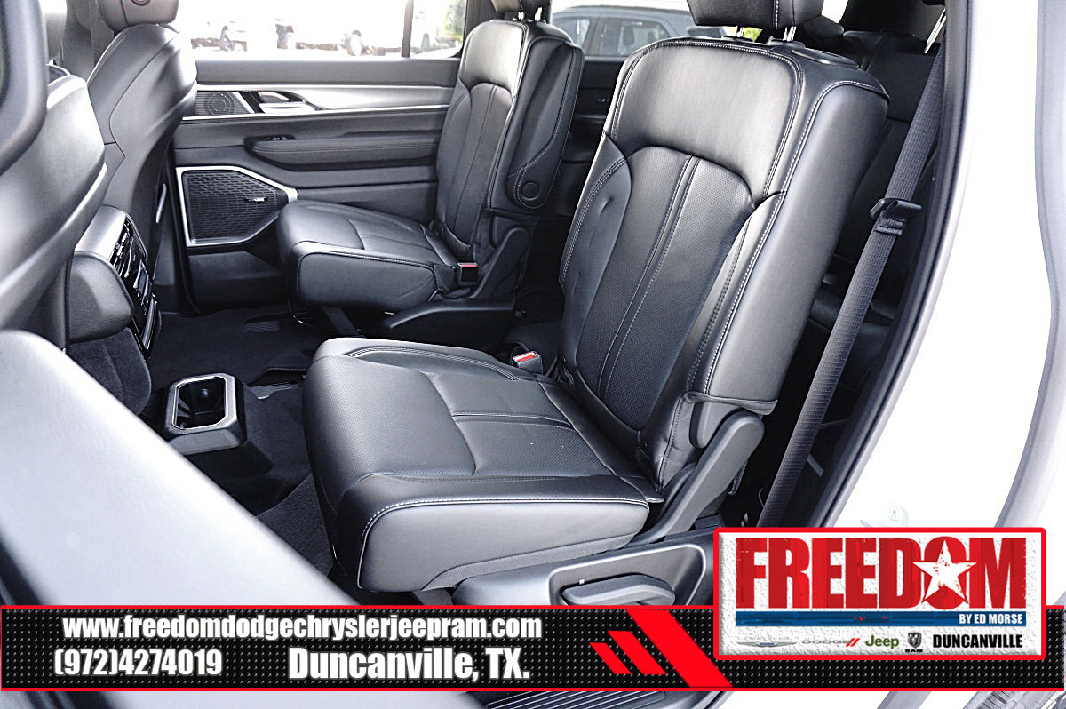 New 2025 Jeep Wagoneer L Series II w/ Premium Group I image 14