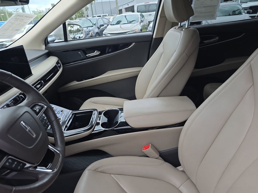 Used 2022 Lincoln Nautilus FWD w/ Premium Package image 19