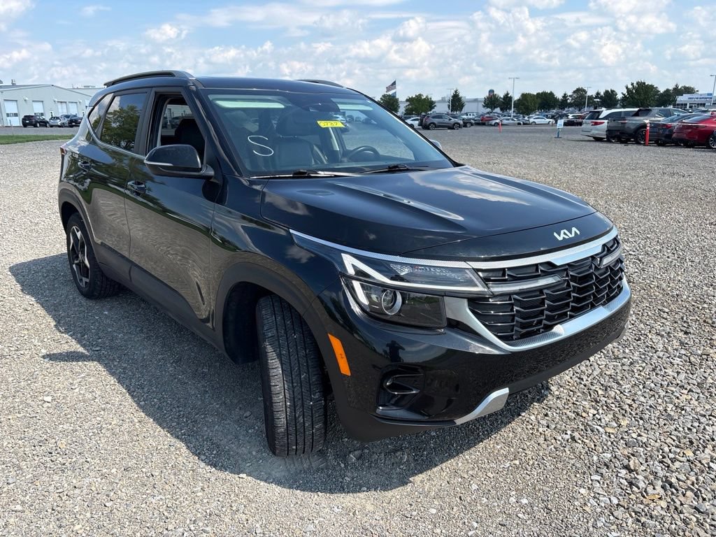 Used 2025 Kia Seltos EX w/ EX Sunroof Package FWD image 12