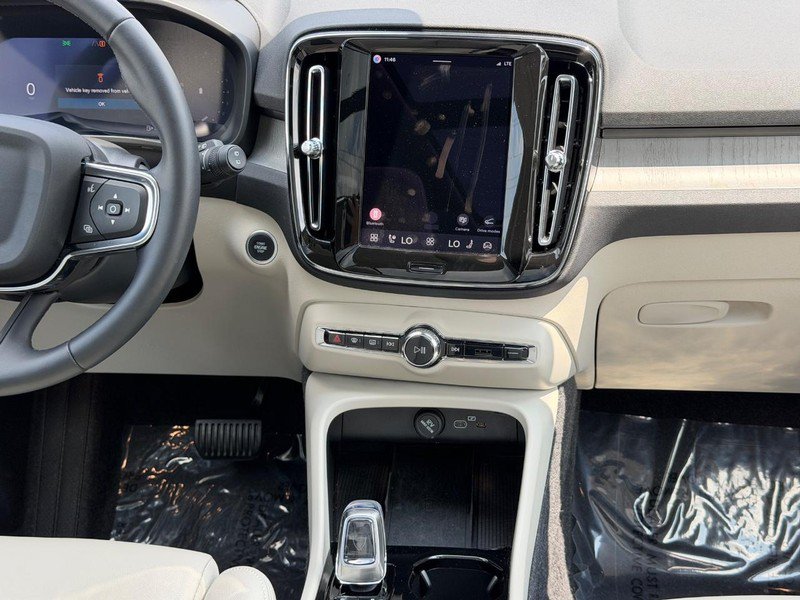 Certified 2026 Volvo XC40 B5 Plus AWD/4WD image 14