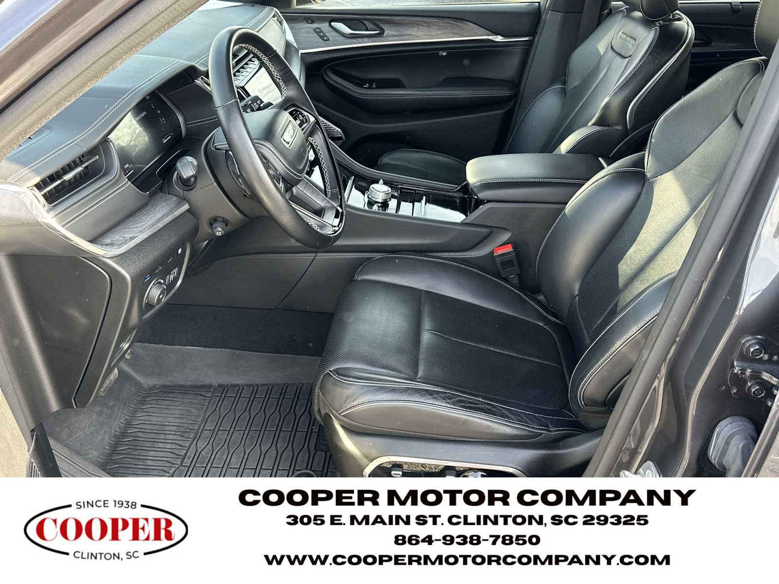 Used 2022 Jeep Grand Cherokee Overland w/ Advanced Protech Group III image 9