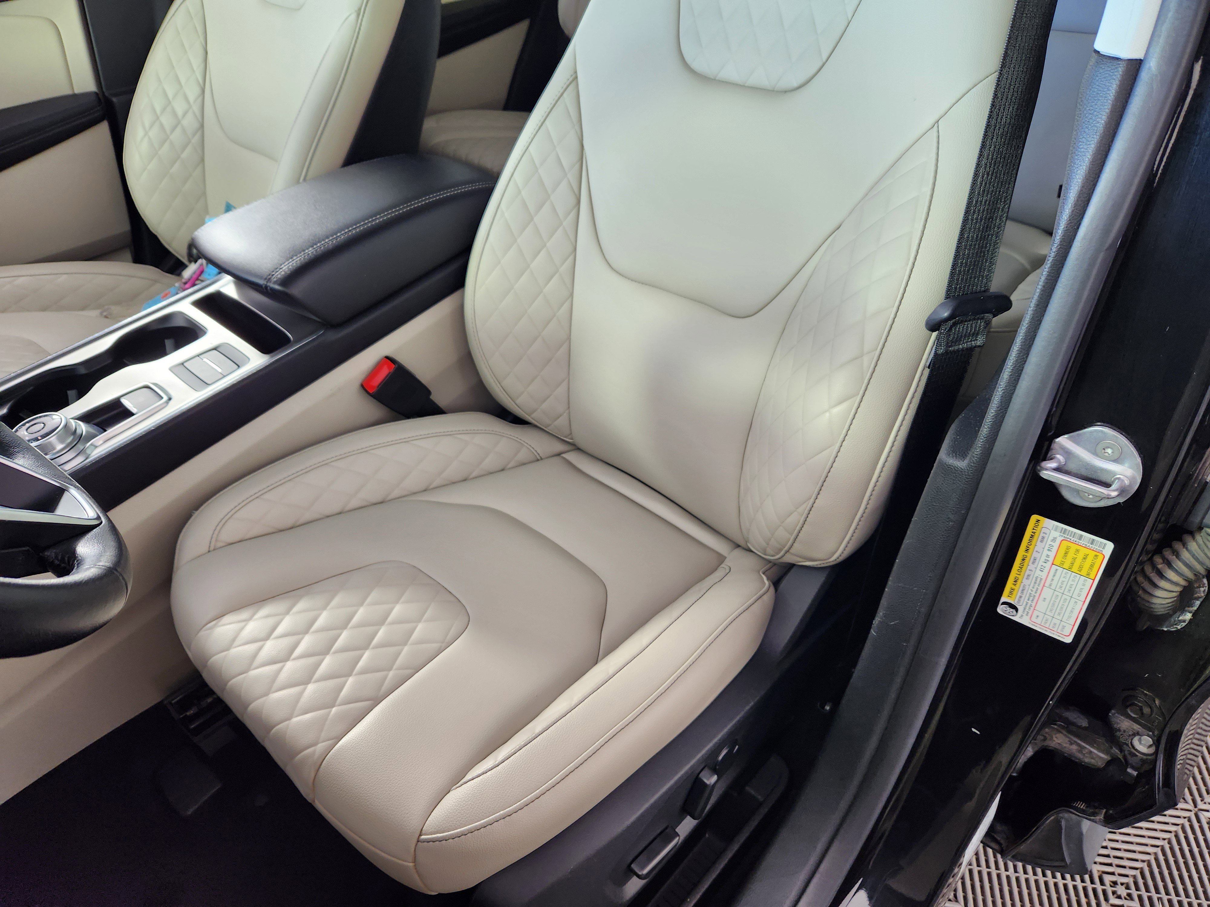 Used 2023 Ford Edge Titanium AWD/4WD image 12
