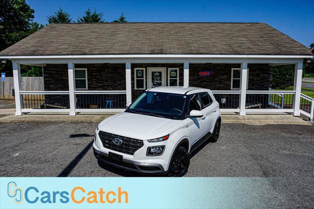 Used 2022 Hyundai Venue SE FWD image 2