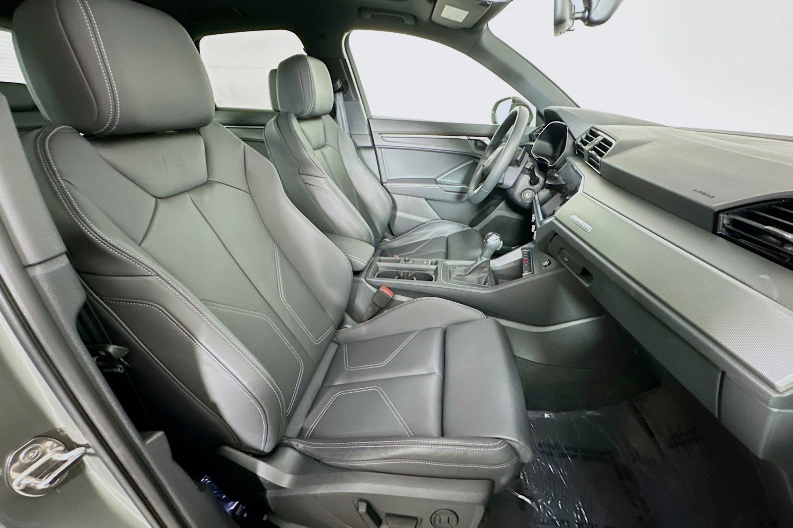 Used 2025 Audi Q3 2.0T Premium w/ Black Optic Sport Package image 8