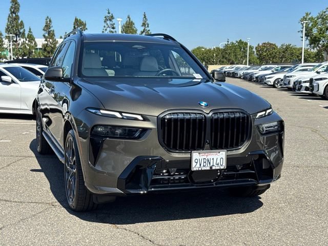 Used 2026 BMW X7 xDrive40i w/ M Sport Package AWD/4WD image 5