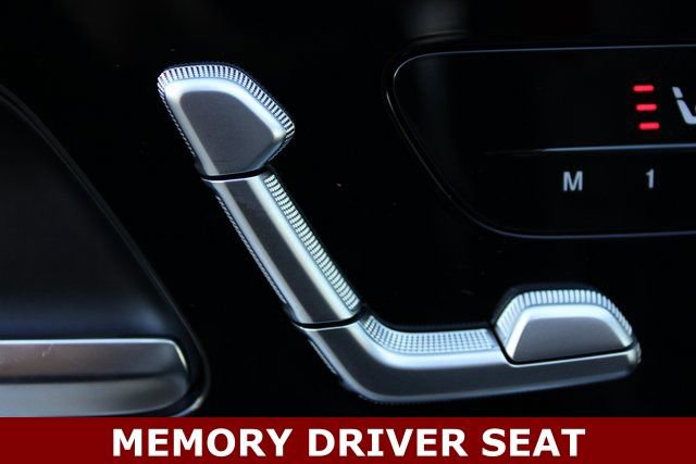 New 2025 Mercedes-Benz GLC 300 4MATIC image 4