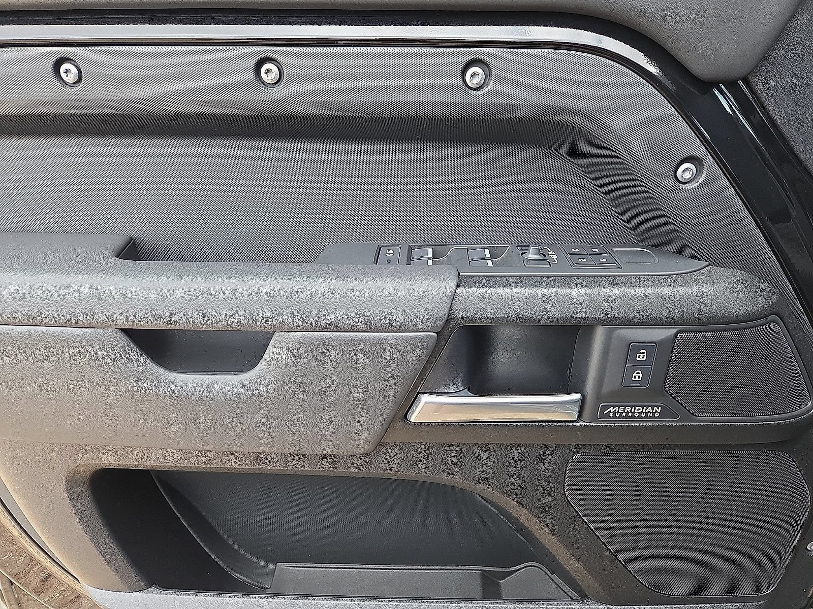 Used 2025 Land Rover Defender 110 X AWD/4WD image 20