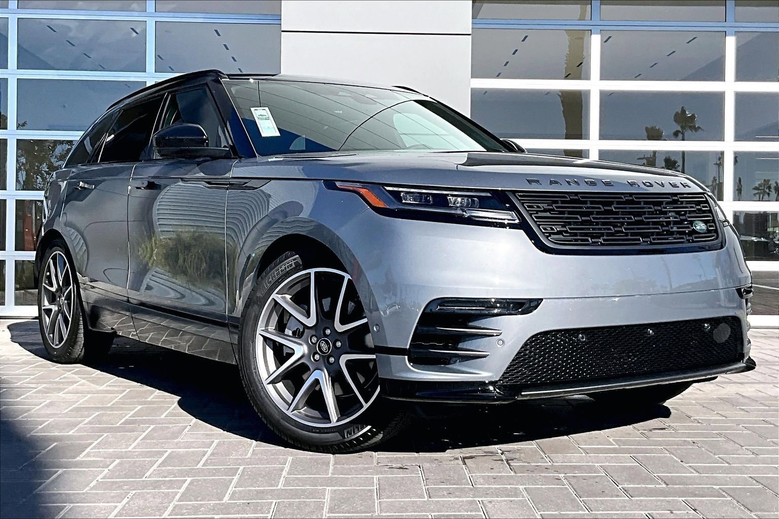 New 2026 Land Rover Range Rover Velar Dynamic SE image 2