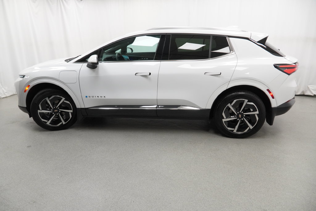 Certified 2024 Chevrolet Equinox EV LT AWD/4WD image 39